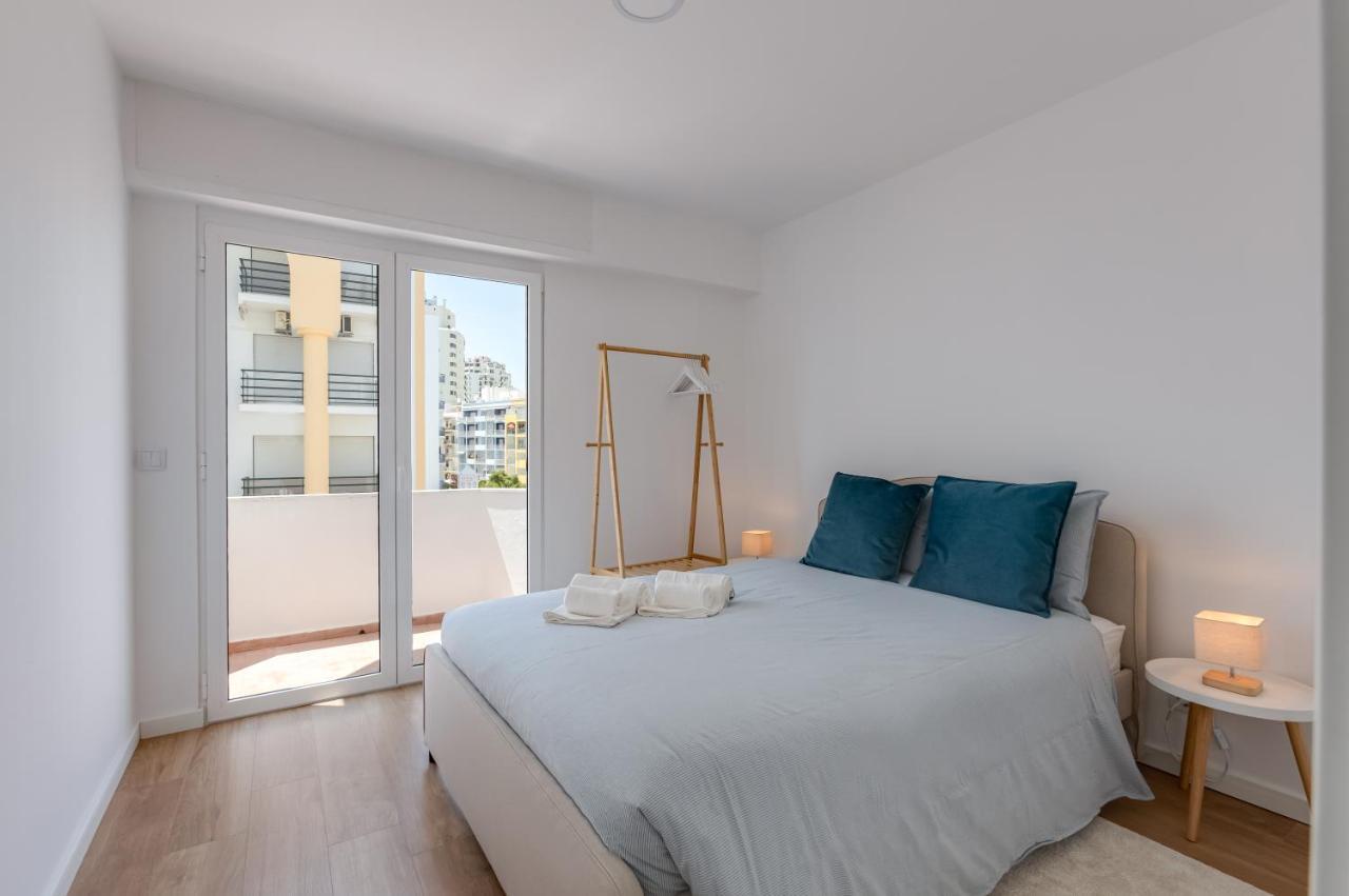 T2 Rosa Dos Ventos, A/C & Terrace - Casas & Papeis Lägenhet Armação de Pêra Exteriör bild
