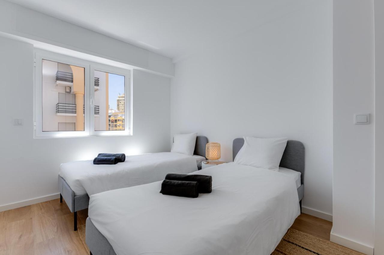 T2 Rosa Dos Ventos, A/C & Terrace - Casas & Papeis Lägenhet Armação de Pêra Exteriör bild