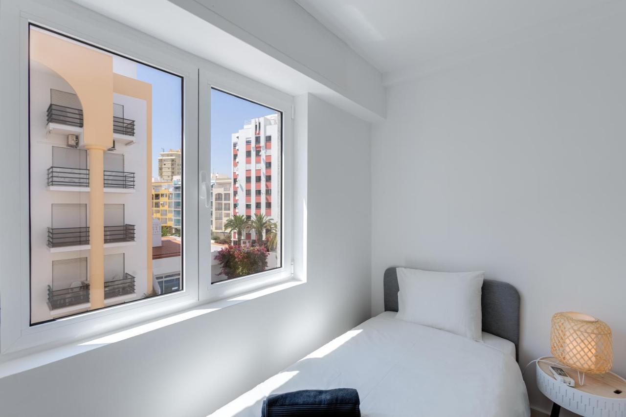 T2 Rosa Dos Ventos, A/C & Terrace - Casas & Papeis Lägenhet Armação de Pêra Exteriör bild