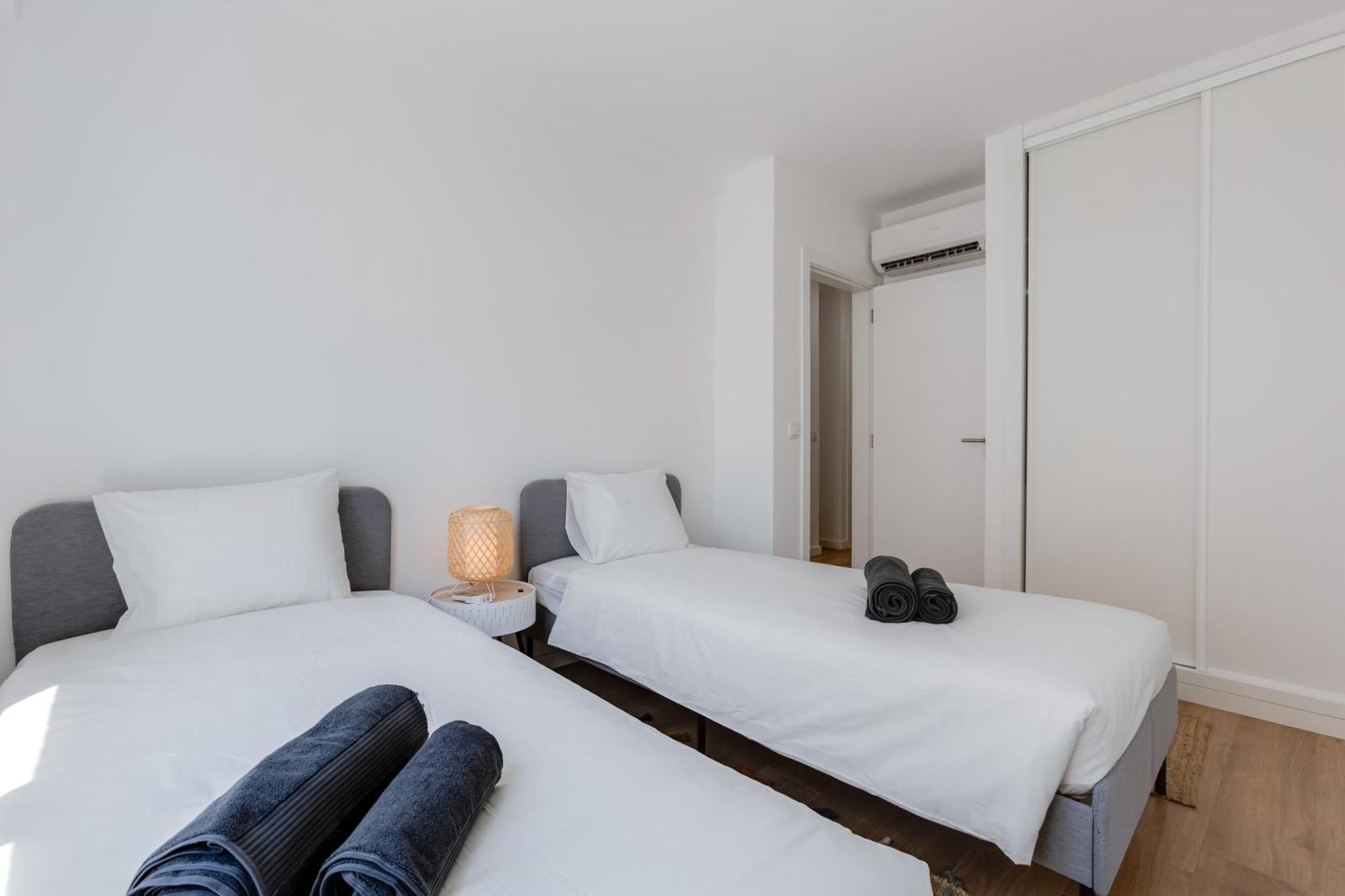 T2 Rosa Dos Ventos, A/C & Terrace - Casas & Papeis Lägenhet Armação de Pêra Exteriör bild