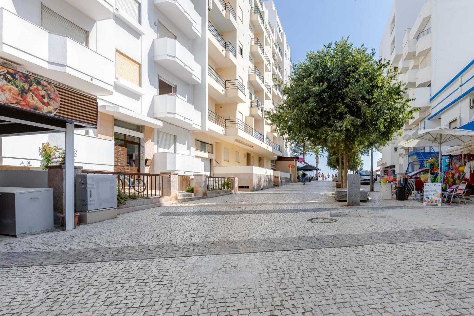 T2 Rosa Dos Ventos, A/C & Terrace - Casas & Papeis Lägenhet Armação de Pêra Exteriör bild